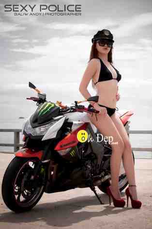 vấn đề nan giải, xe hay người, sexy girl