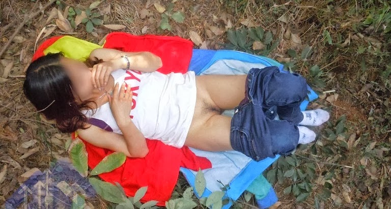 Cặp Tình Nhân Phang Nhau Trong Vườn Hoang, Ảnh Sex Việt Nam